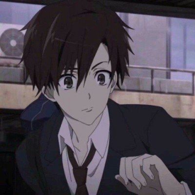 眼镜王蛇爬向民房两幼童浑然不觉
